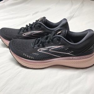 Brooks Glycerin 19. Size 8.5 medium. Brand NEW